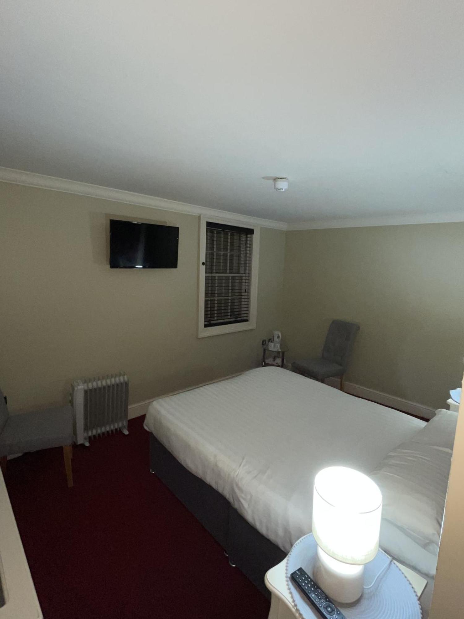 The Commercial Bar & Hotel Chester Chambre photo