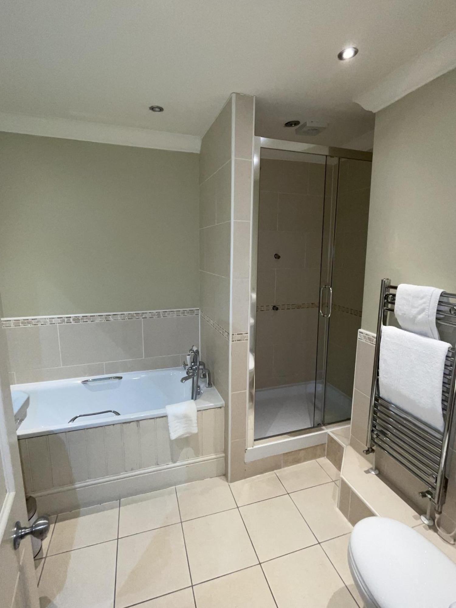 The Commercial Bar & Hotel Chester Chambre photo