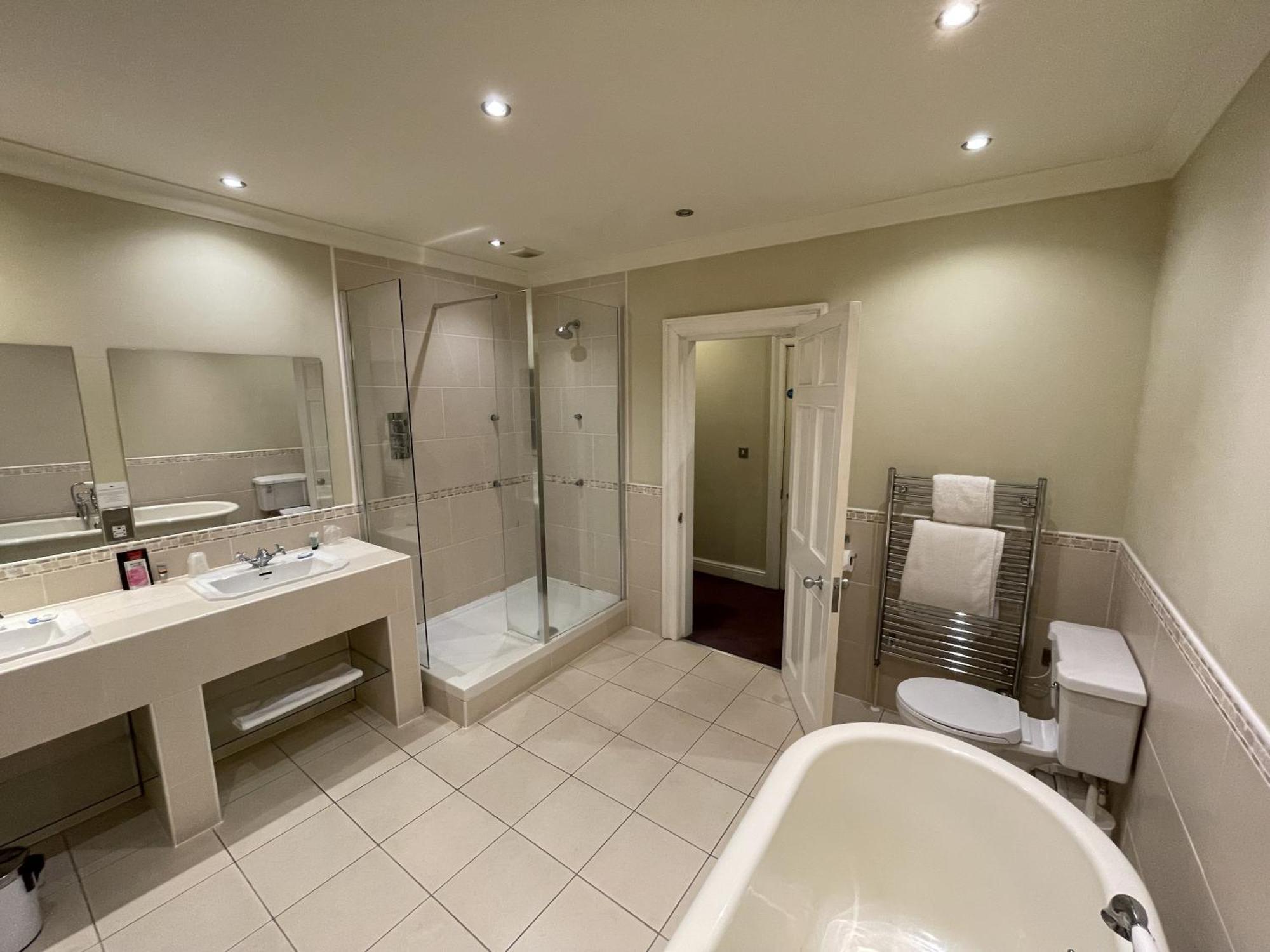 The Commercial Bar & Hotel Chester Chambre photo