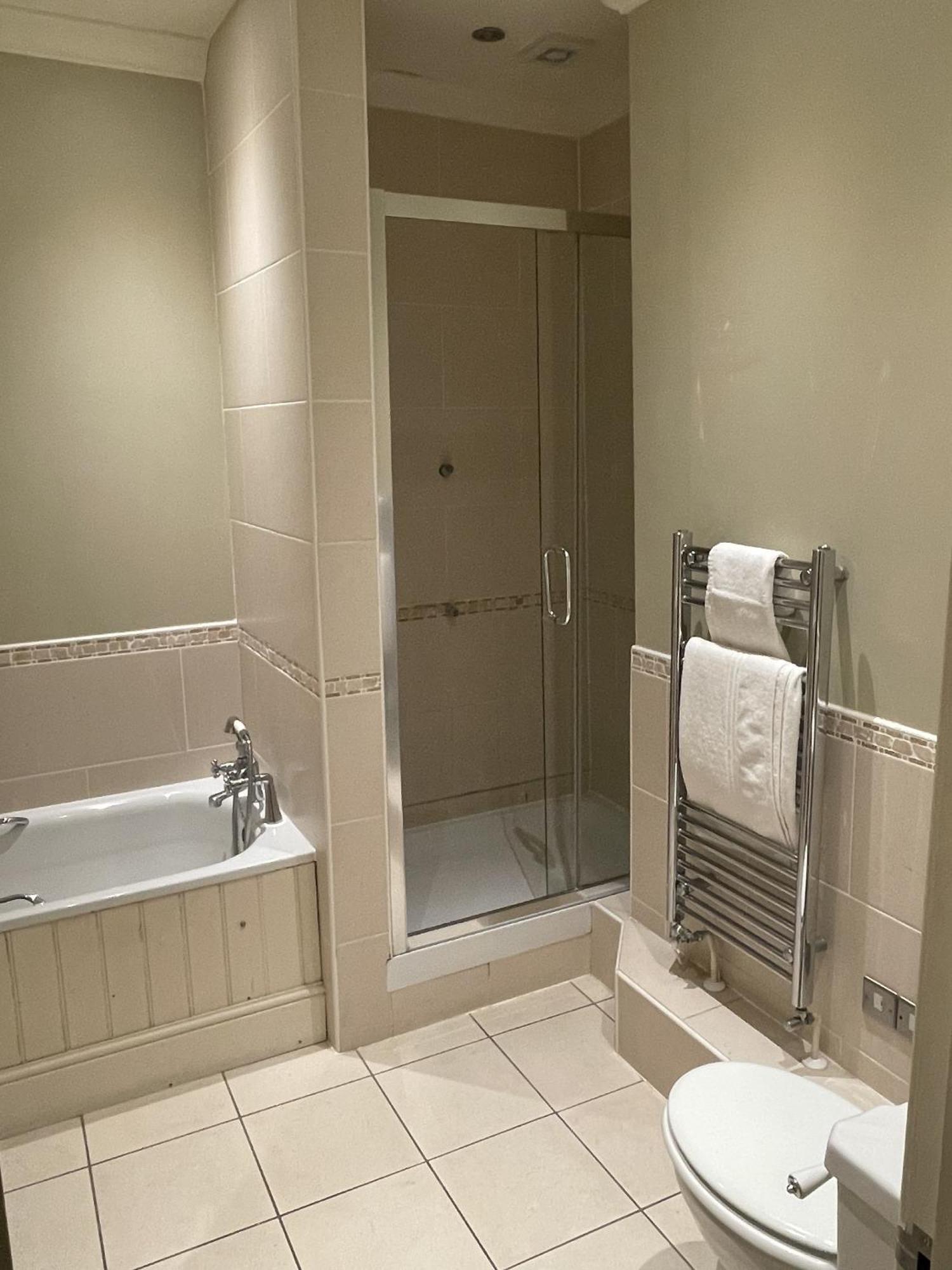 The Commercial Bar & Hotel Chester Chambre photo
