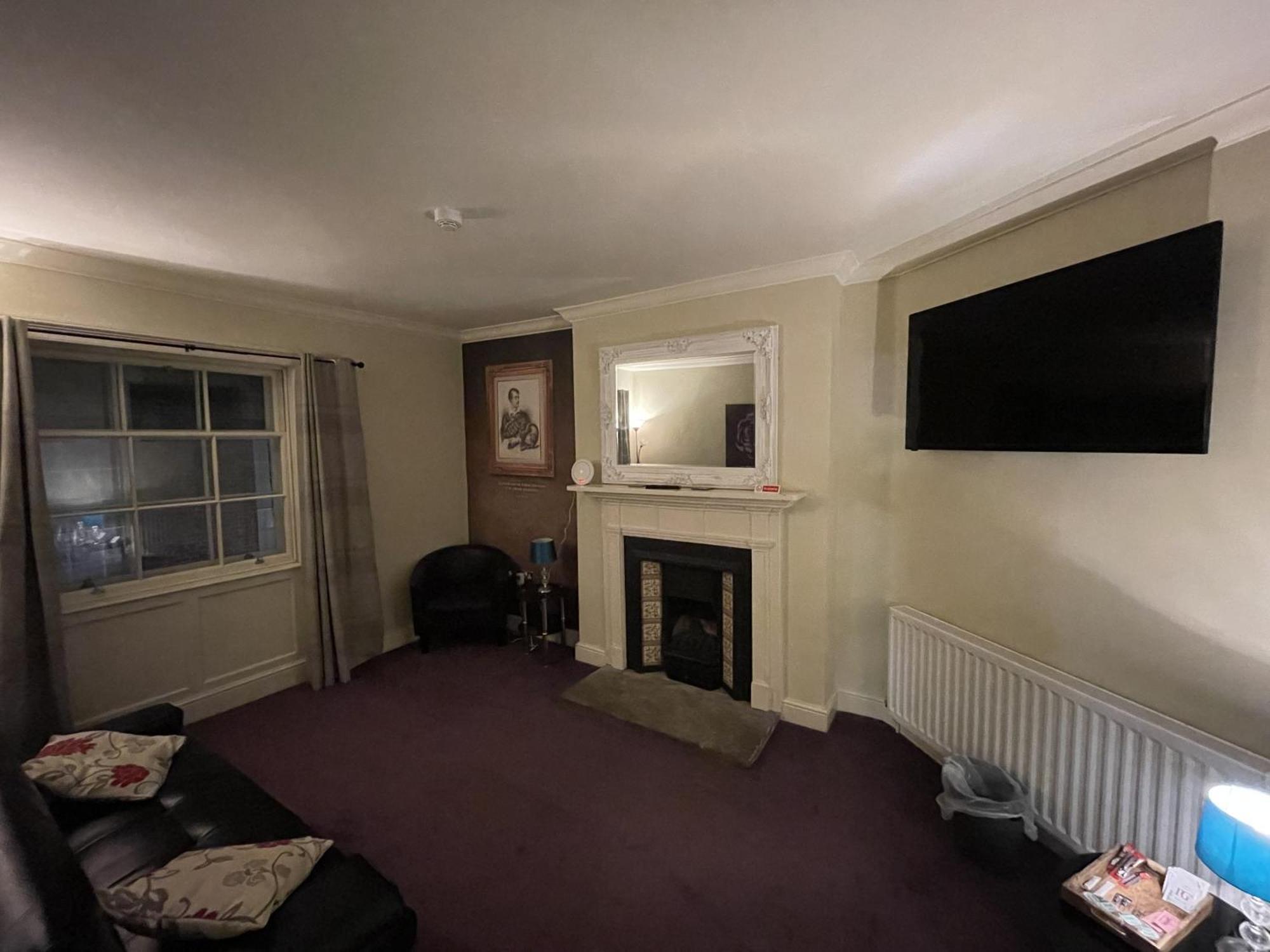 The Commercial Bar & Hotel Chester Chambre photo
