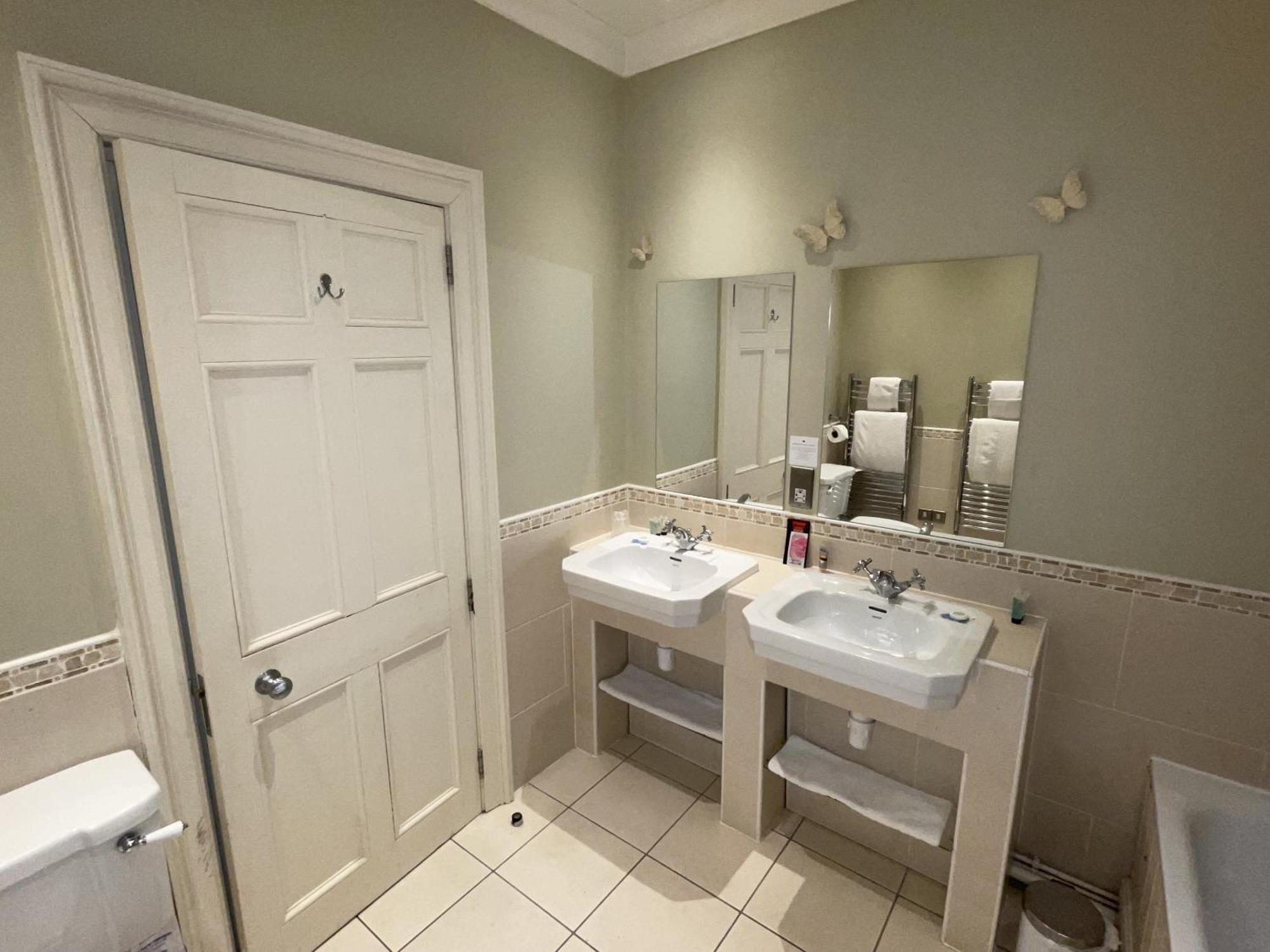 The Commercial Bar & Hotel Chester Chambre photo