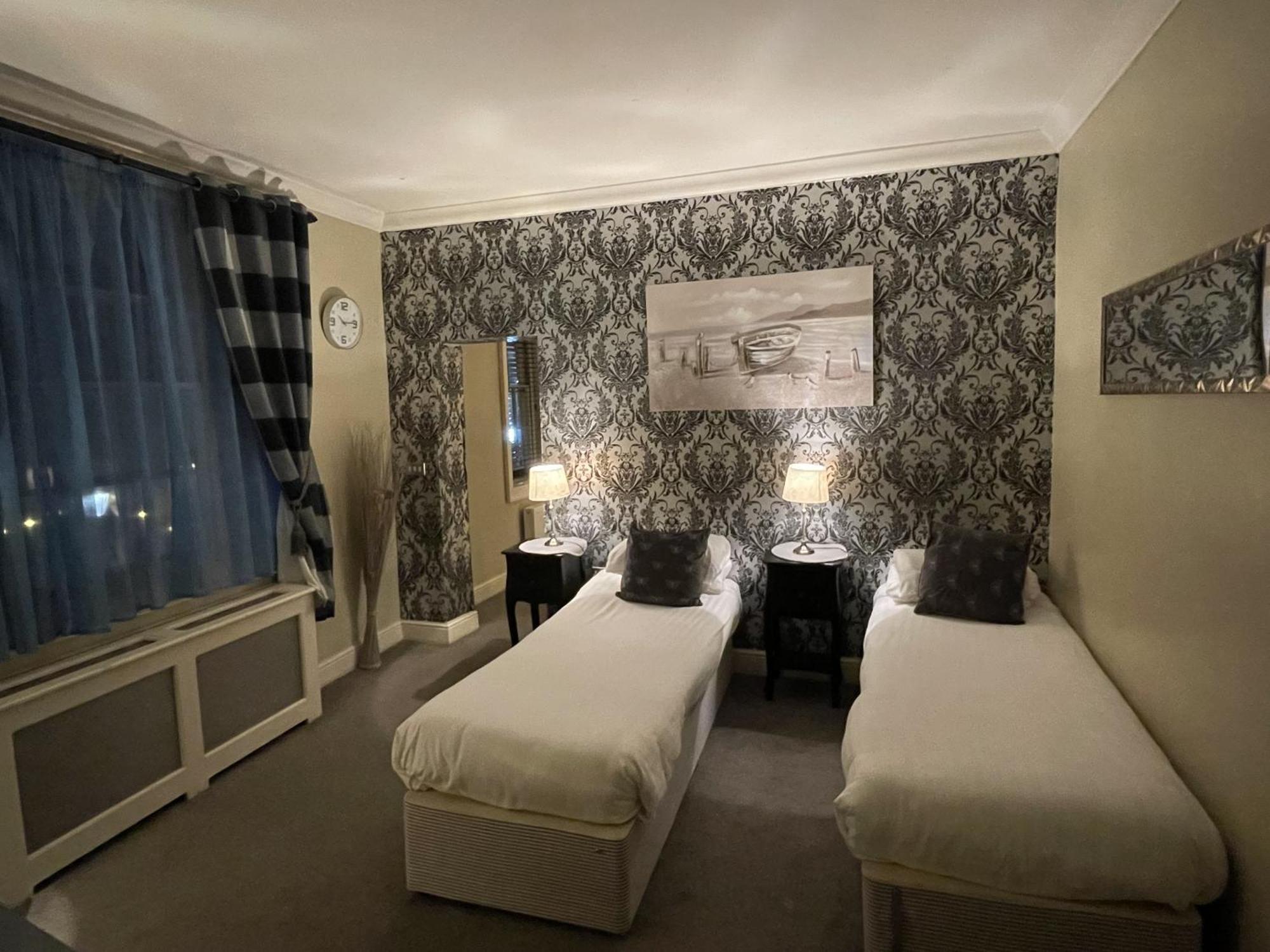 The Commercial Bar & Hotel Chester Chambre photo