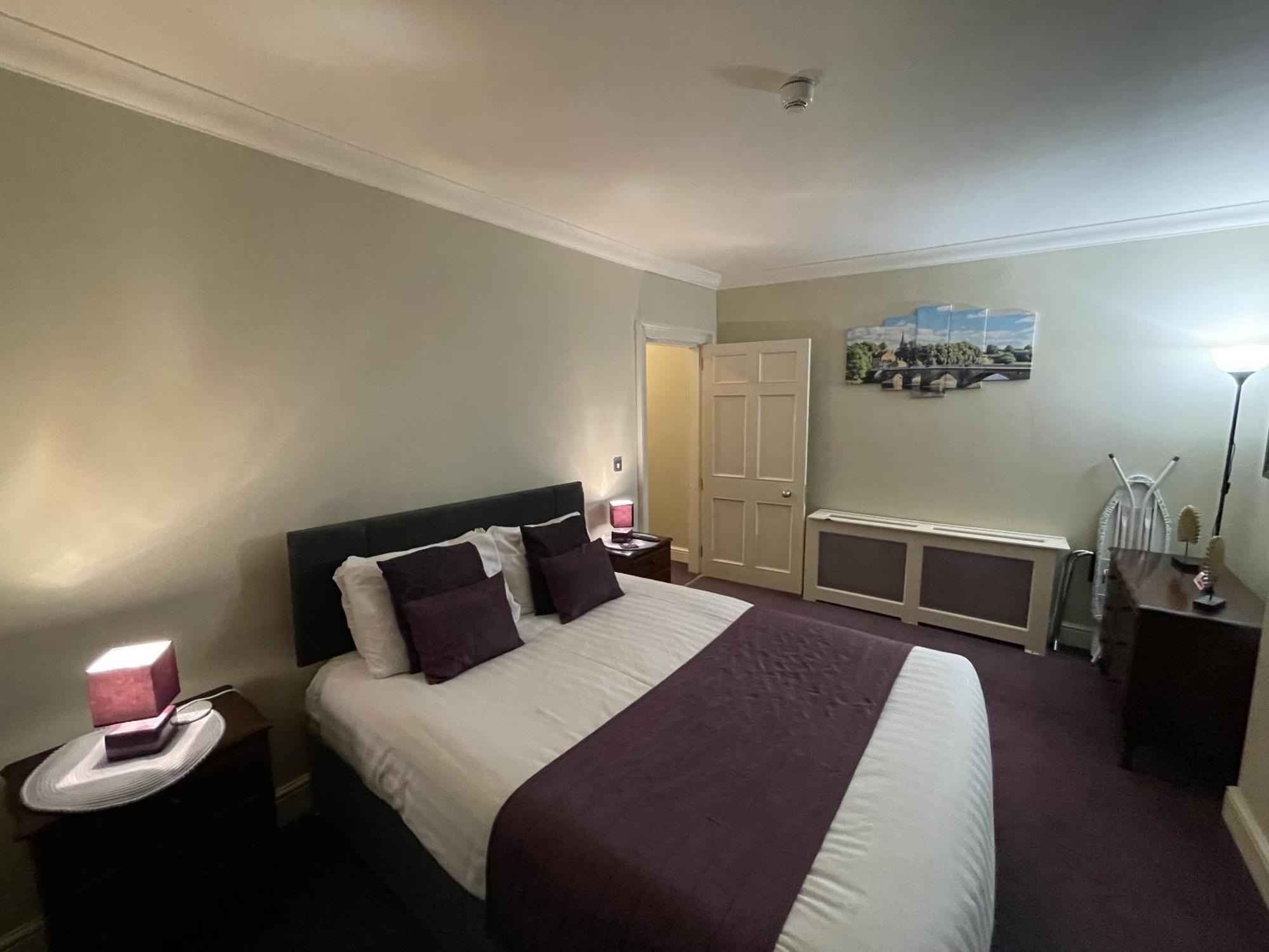 The Commercial Bar & Hotel Chester Chambre photo